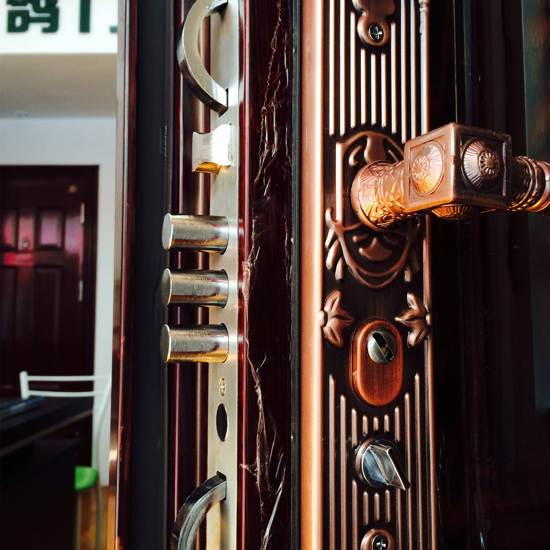 甲级防盗门和不锈钢门的区别,金属门属于钢门窗吗