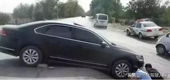 汽车托底底部变形怎么修复,汽车托底可以走保险吗