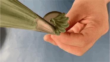 没有裱花袋裱花嘴泡芙奶油怎么挤,奶油裱花嘴怎么自做