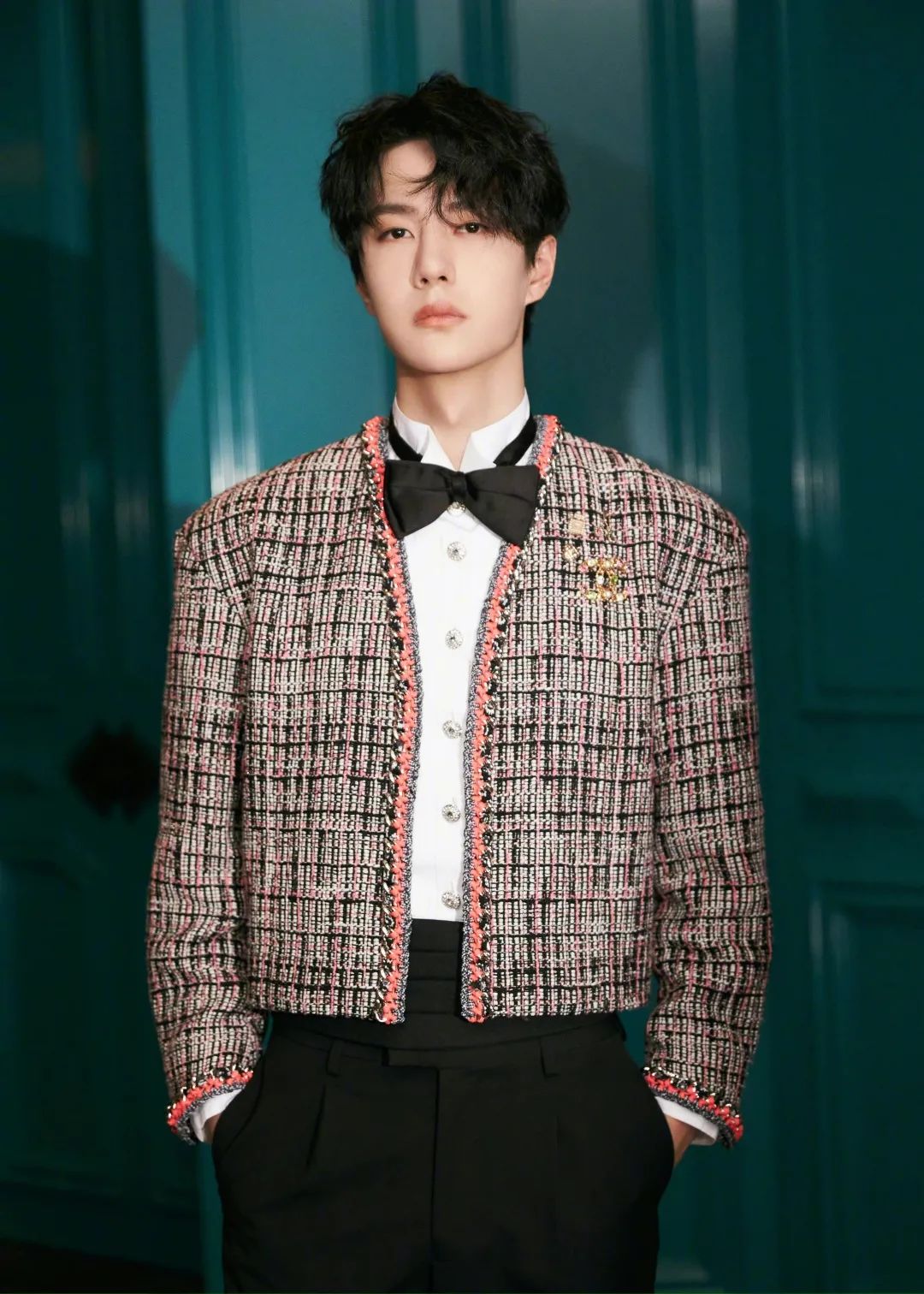 衣品超级好的男明星,王嘉尔穿的蔡徐坤同款衣服