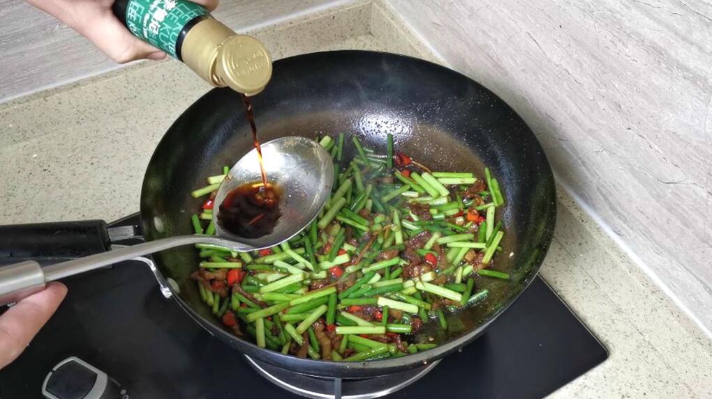 蒜苔怎么炒才会入味,炒蒜苔怎么才能炒得入味