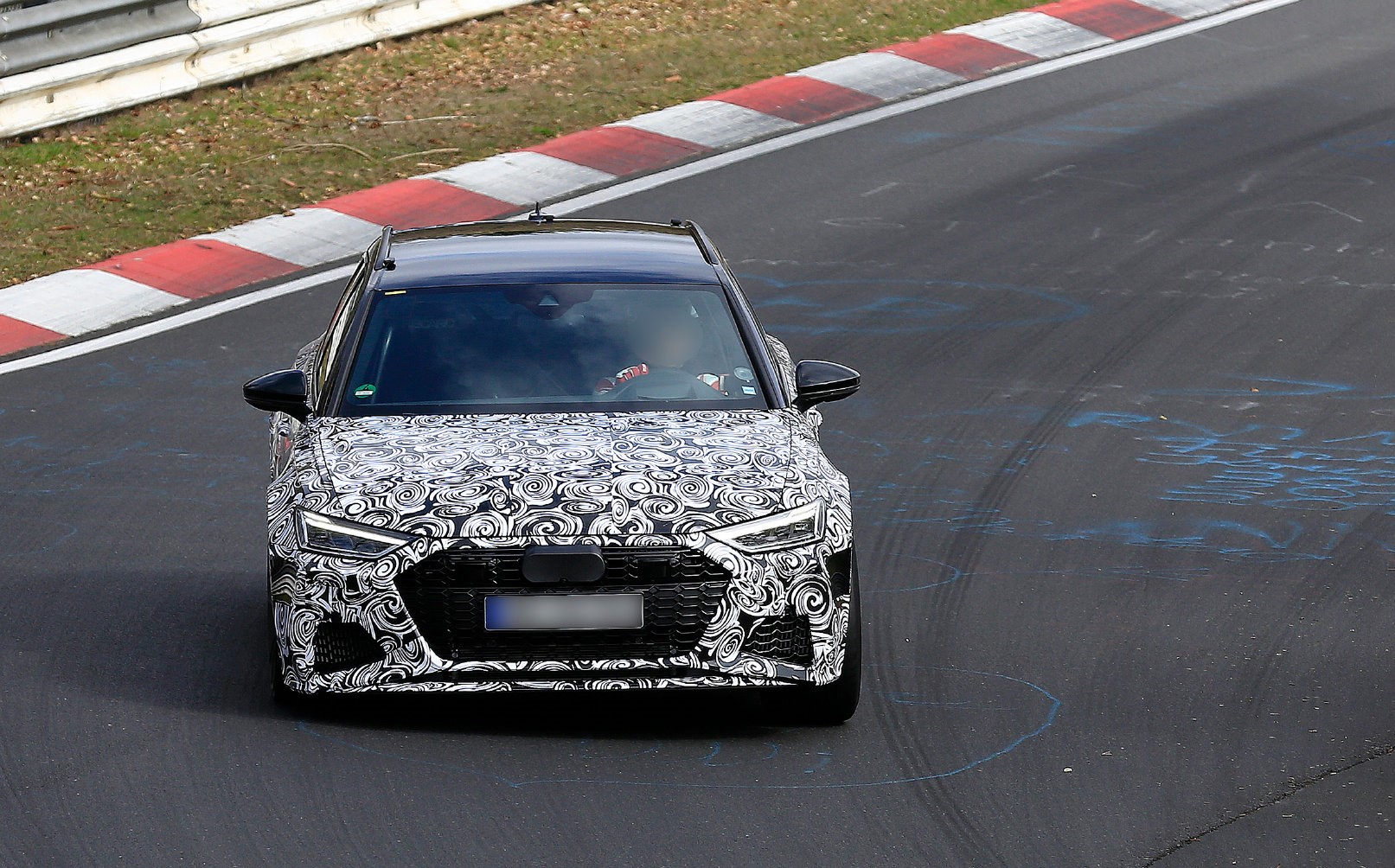 国内第一台新款上市的rs6,最新款rs6发布