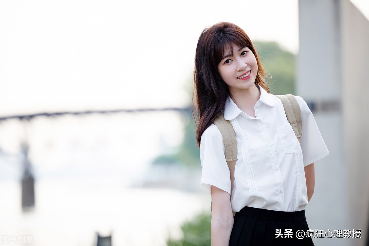 女友问我觉得她怎么样,向女生表白了她问闺蜜怎么办