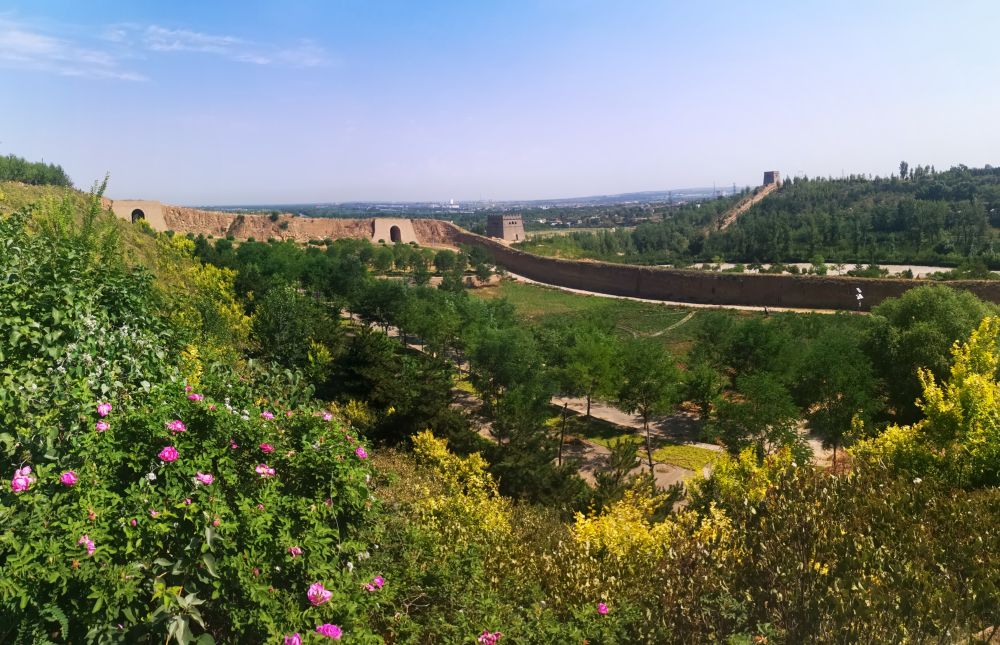 塞上长城绝高漠金戈犹响无定河