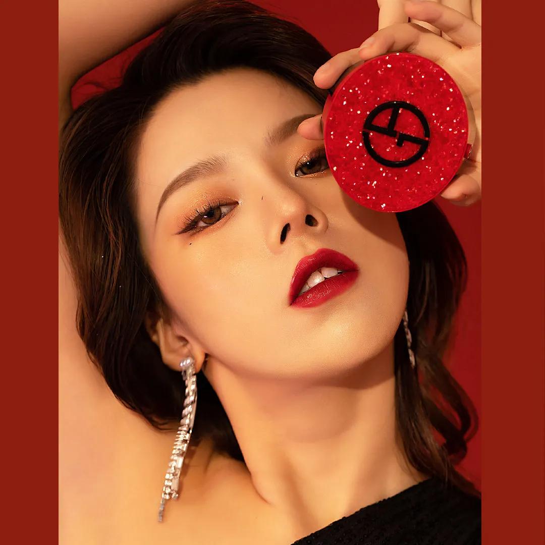 易烊千玺代言阿玛尼出场,易烊千玺代言阿玛尼刻字