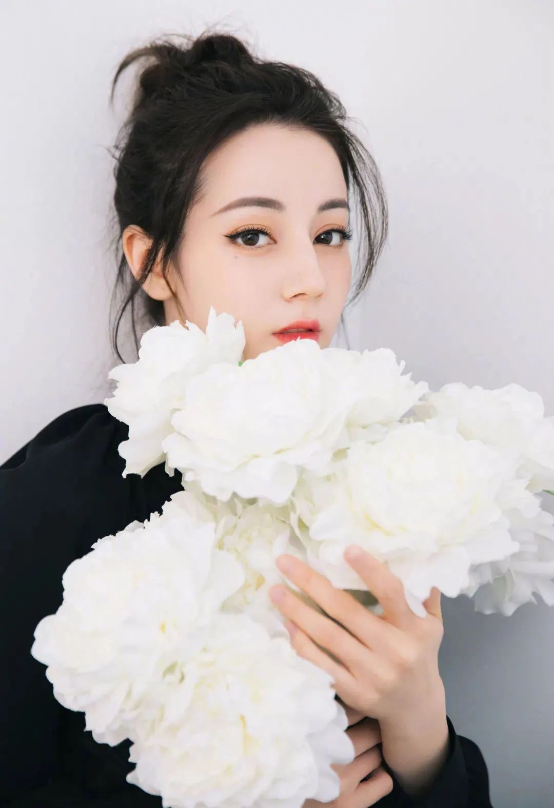 “空气刘海”不受宠了！今年流行这3款“刘海”，热巴郑爽都上头