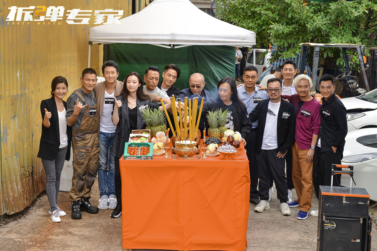 刘德华伤后全面复出接拍《拆弹专家2》搭档倪妮有没有CP感?