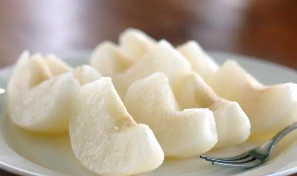 脸部极度缺水补水时刺痛怎么办,脸部严重缺水怎么补水男生