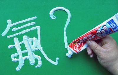 嘴巴下巴红肿痛长痘痘用什么药,下巴长痘痘又痒又痛怎么回事