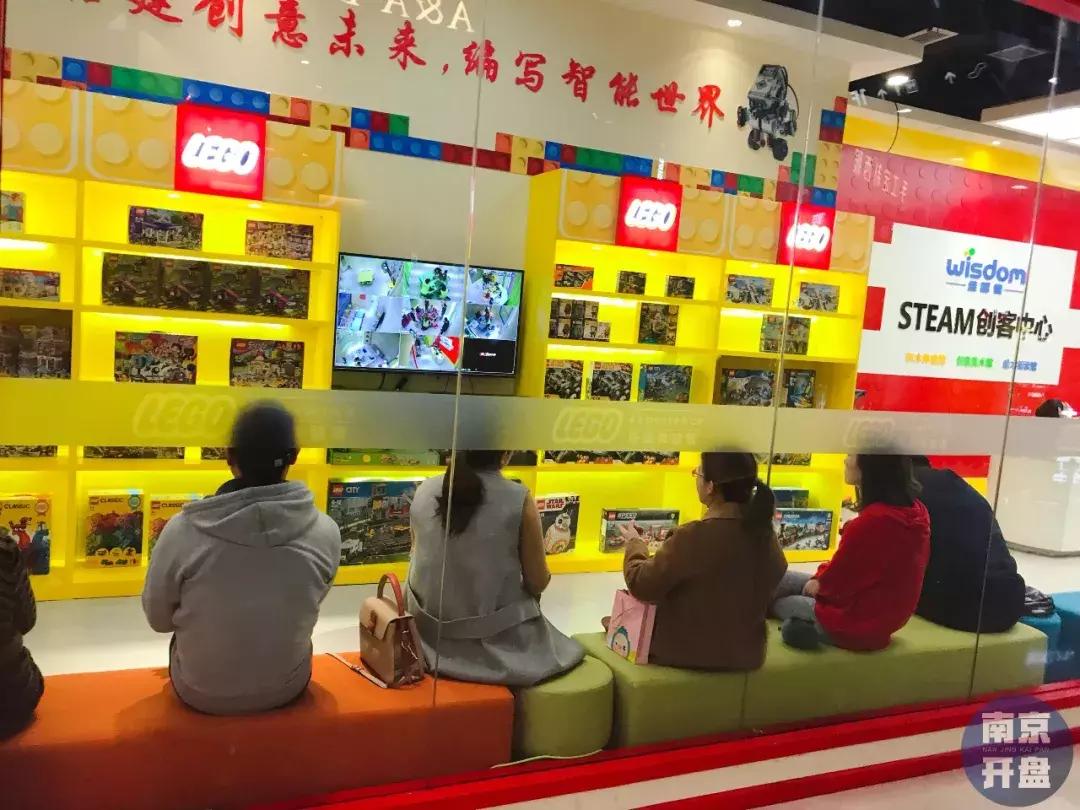 大量商家关门撤店！河西这家商场开业2年多，生意冷清！