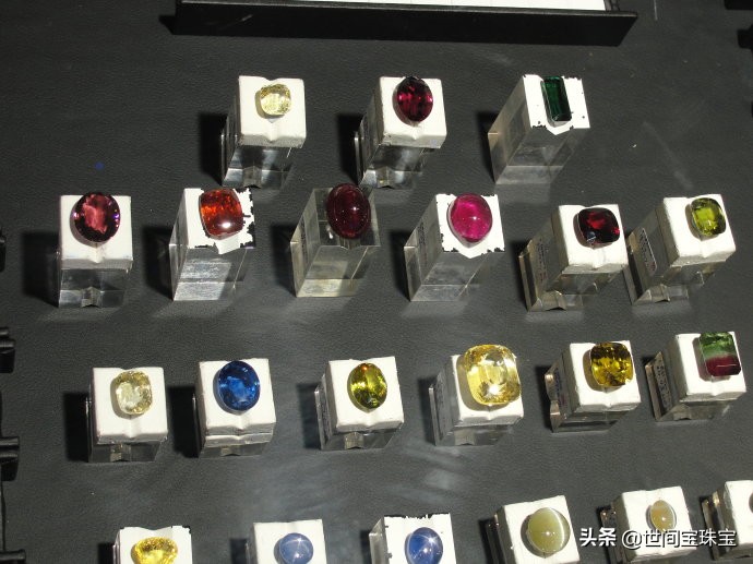 世间珍宝珠宝首饰,如何鉴别斯里兰卡的蓝宝石