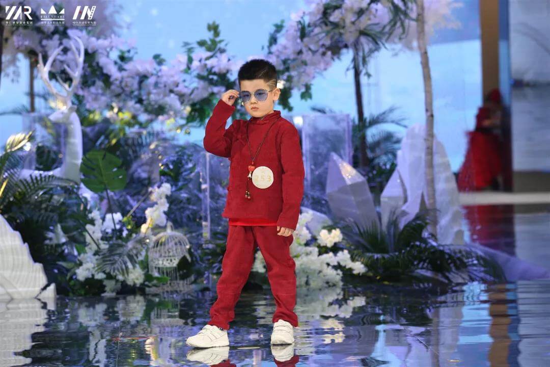 鏃朵唬鍗庡ū灏戝効妯$壒璇惧爞,鏃朵唬鍗庡ū灏戝効妯$壒鑰佸笀