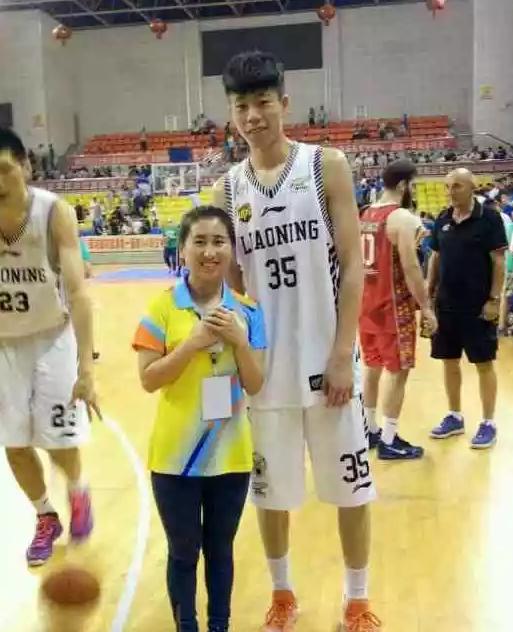 中国男篮49分惨败德国张镇麟表现,中国海外球员表现
