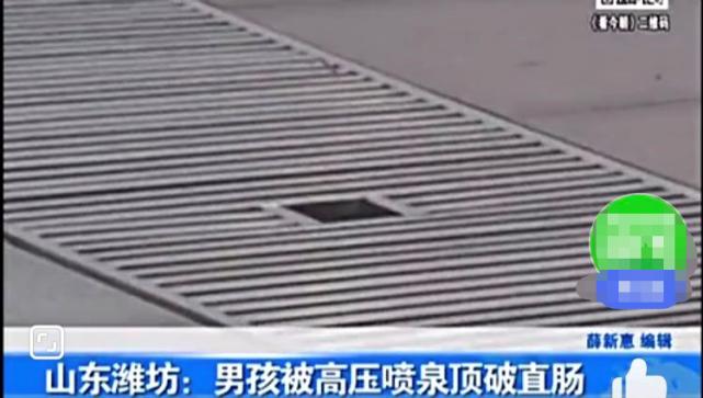 男孩喝碳酸饮料瓶爆炸,一小孩被喷泉水柱冲起