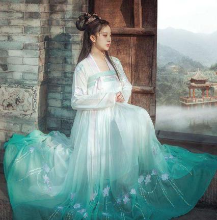 大袖衫齐胸襦裙特点,齐胸襦裙齐腰襦裙哪个好看