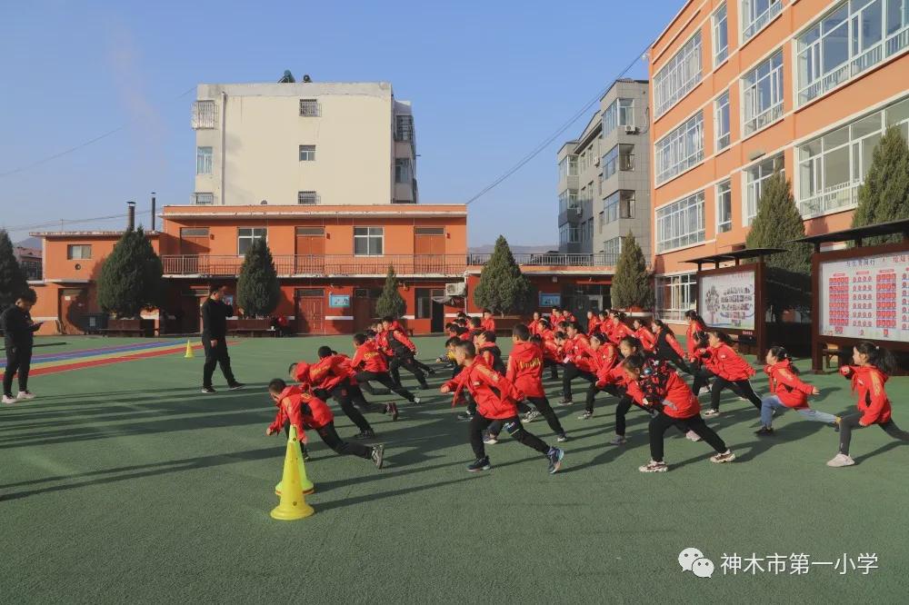 神木第一小学拔河比赛,小学体育优质课简报