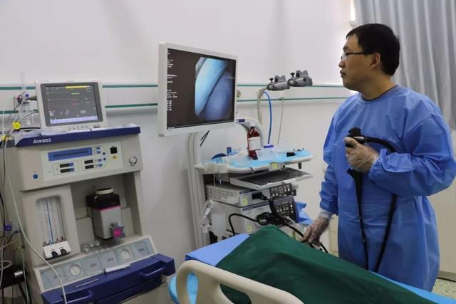 女人做肠镜检查会尴尬吗,做肠镜通常是女医生还是男医生做