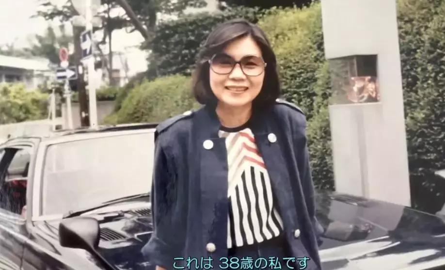 一辈子没结婚，7个单身女人买房同居10年，80岁了还染发.......