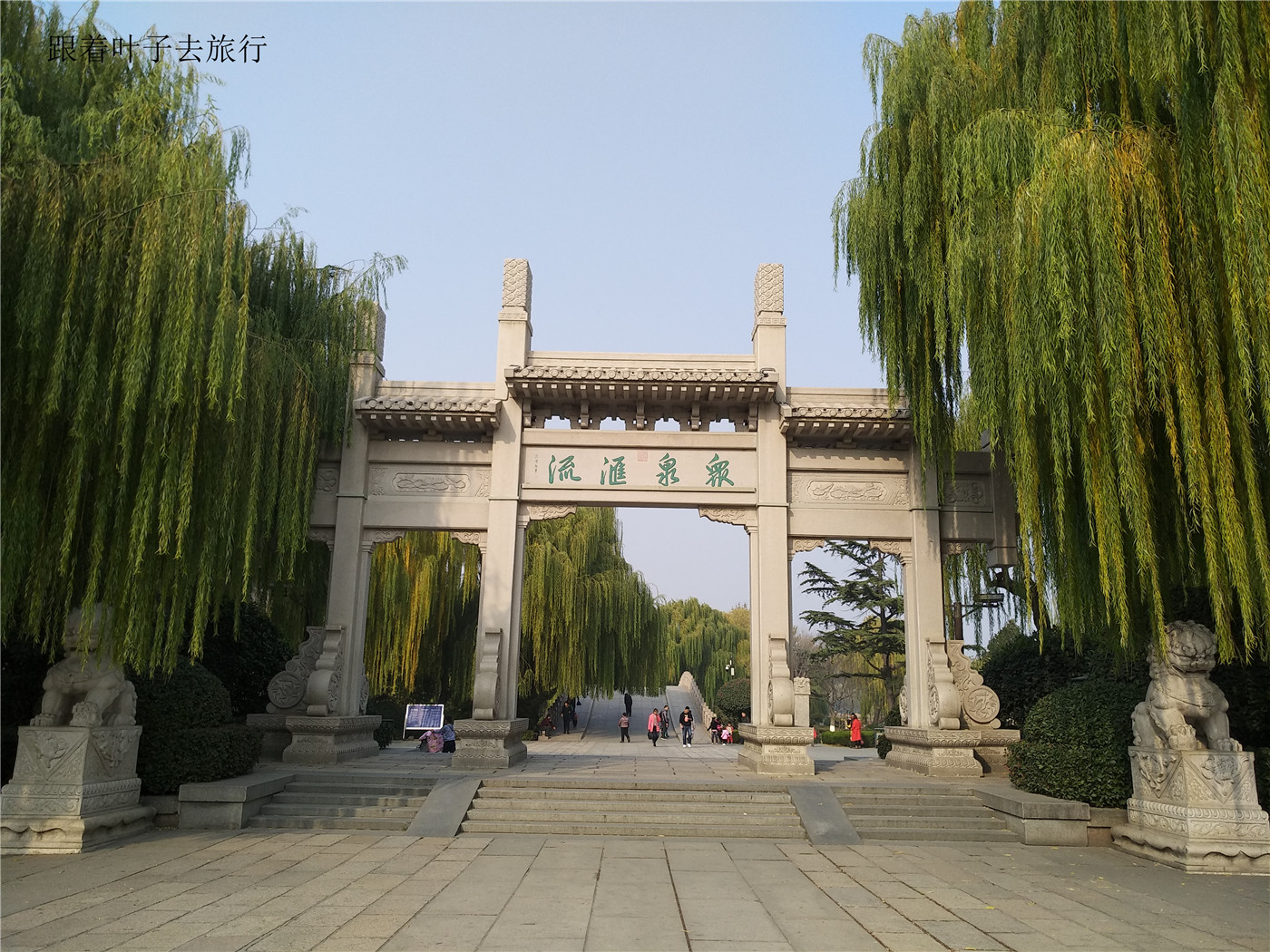 大明湖畔南丰祠雨荷厅前的荷花池,大明湖南丰祠的传说