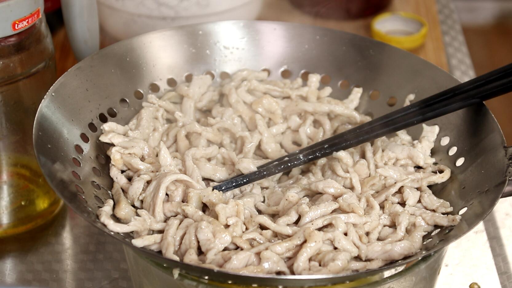 炒瘦肉直接下锅炒,猪瘦肉干硬怎么煮软