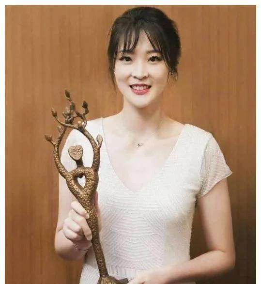 中国泳坛美女潘晓婷,潘晓婷和刘湘谁漂亮