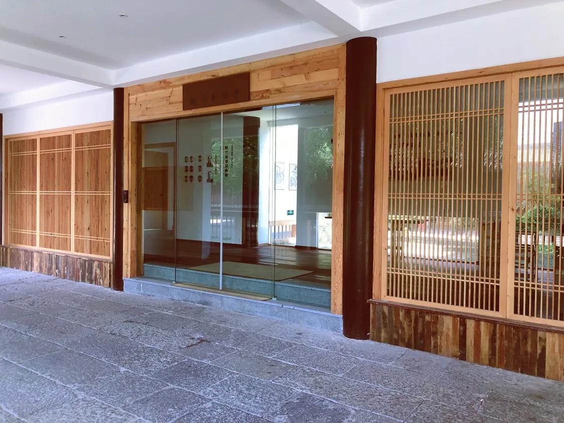 听戏享受这悠闲时光,听戏喝酒自在逍遥