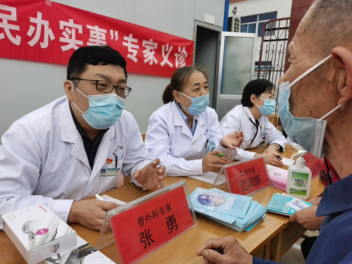 为群众办实事活动进社区,走村入户办实事田间地头谋振兴