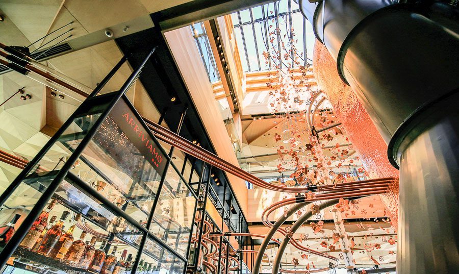 东京｜堪比艺术馆的星巴克臻选®烘培工坊樱花海中品满分咖啡