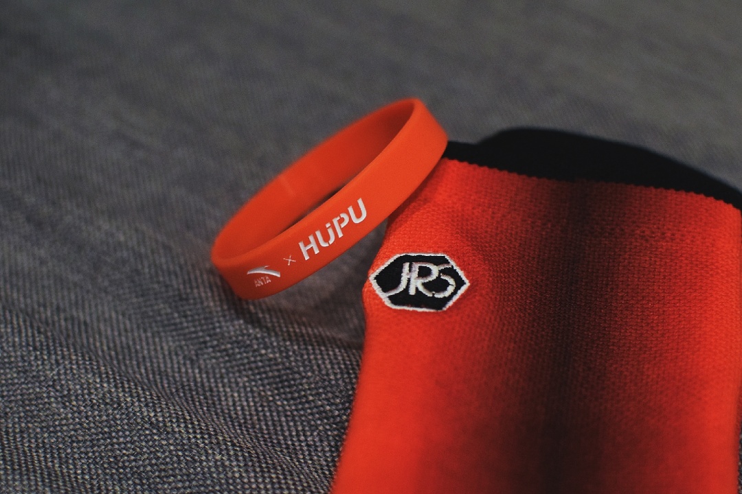 言足斋•开箱丨为什么一双“要疯”能勾起我的回忆？