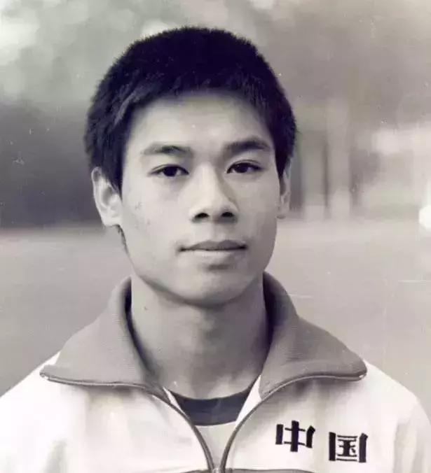 李宁百鬼夜行,李宁一黑一白鞋子