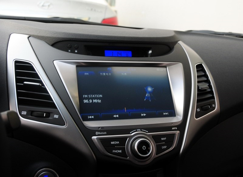 北京现代朗动双闪常亮,北京现代朗动变暗