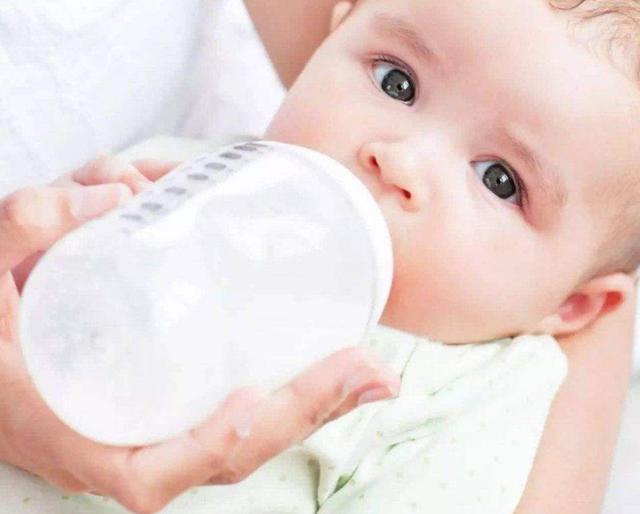 宝宝每次喝奶都剩一点怎么回事,孩子每次喝奶都会剩下好多怎么办