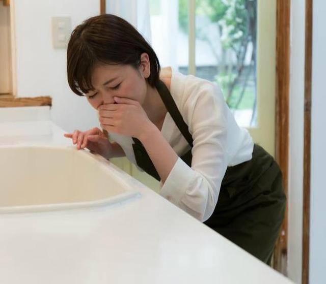 孕妇孕吐恶心不想吃饭怎么办,孕期犯恶心想吐吃什么缓解孕吐