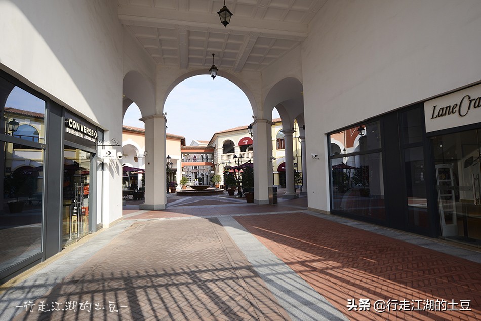 上海佛罗伦萨小镇,奥特莱斯世界名品购物中心,中国奢侈品领导者