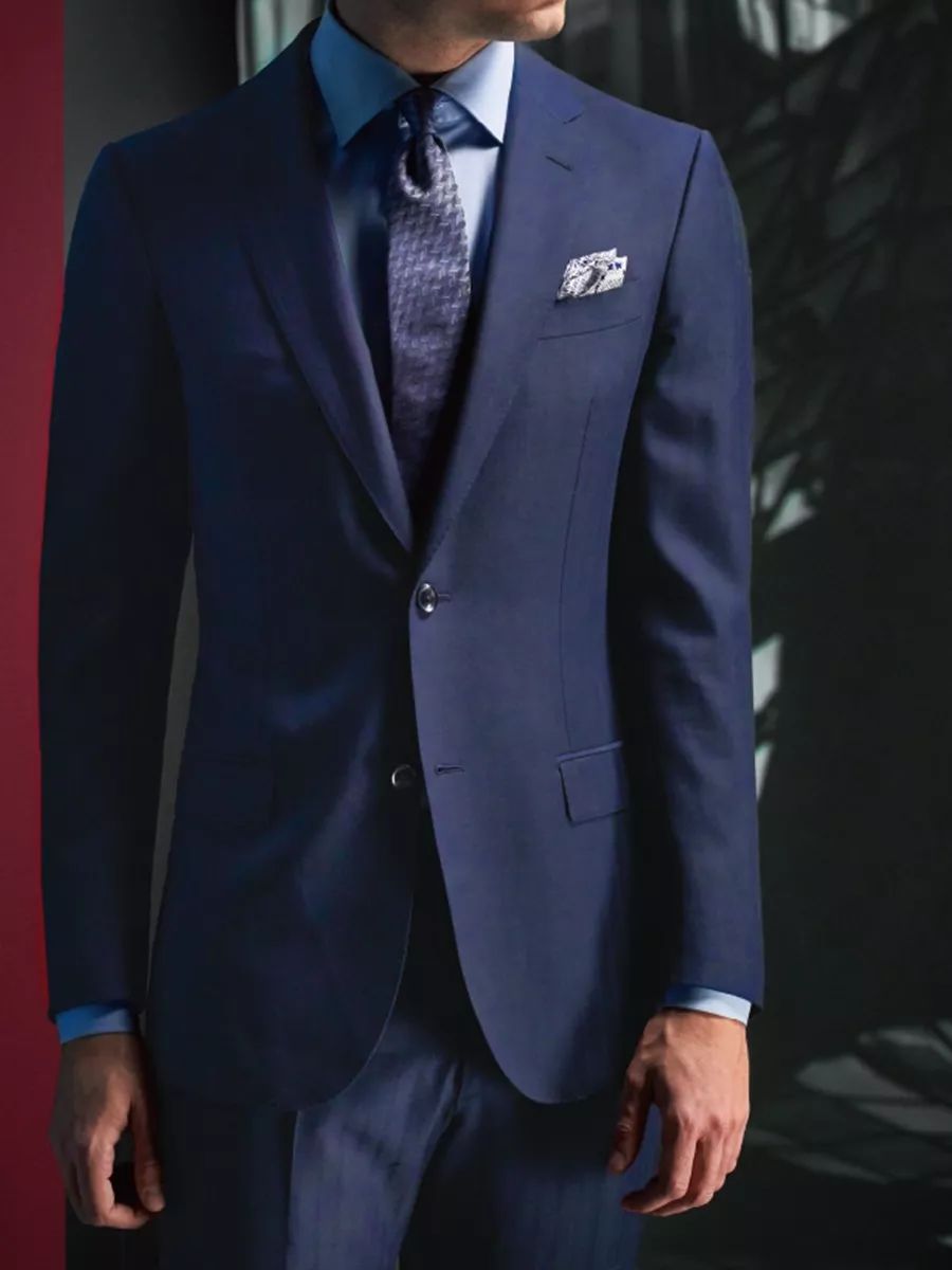 秋冬西服的品质感一半体现在面料