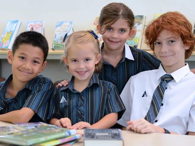 新加坡校服哪个好看,新加坡好看的校服