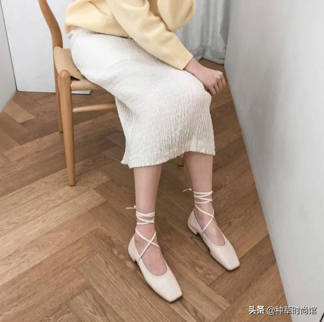 方头的凉鞋不适合什么脚型,脚型瘦长穿什么鞋型凉鞋好看