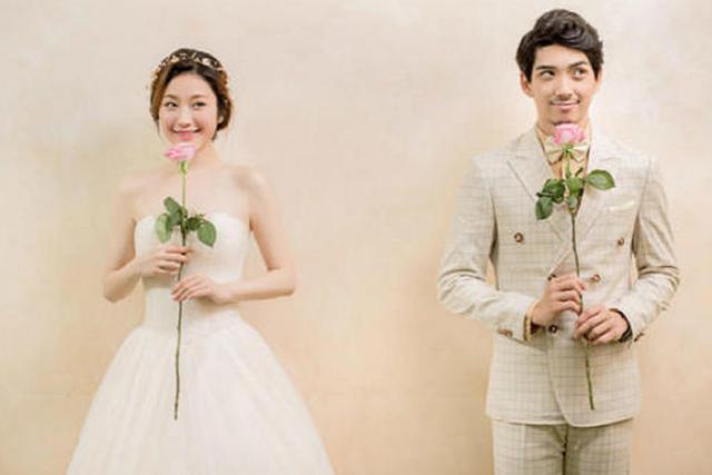 反差极大婚纱照修图前后,婚纱照反差对比照