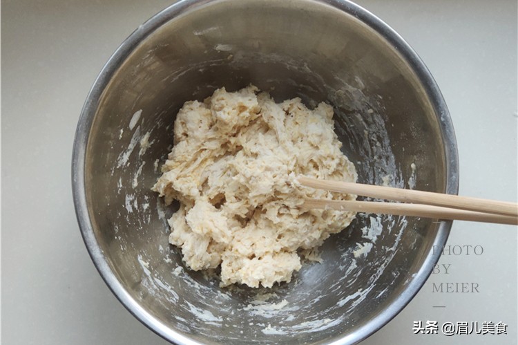 家庭自制油条蓬松酥脆做法简单,自制蓬松酥脆好油条手把手教给你