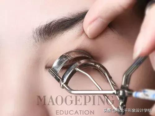 怎么用睫毛夹刷睫毛,三分钟学会夹睫毛和刷睫毛