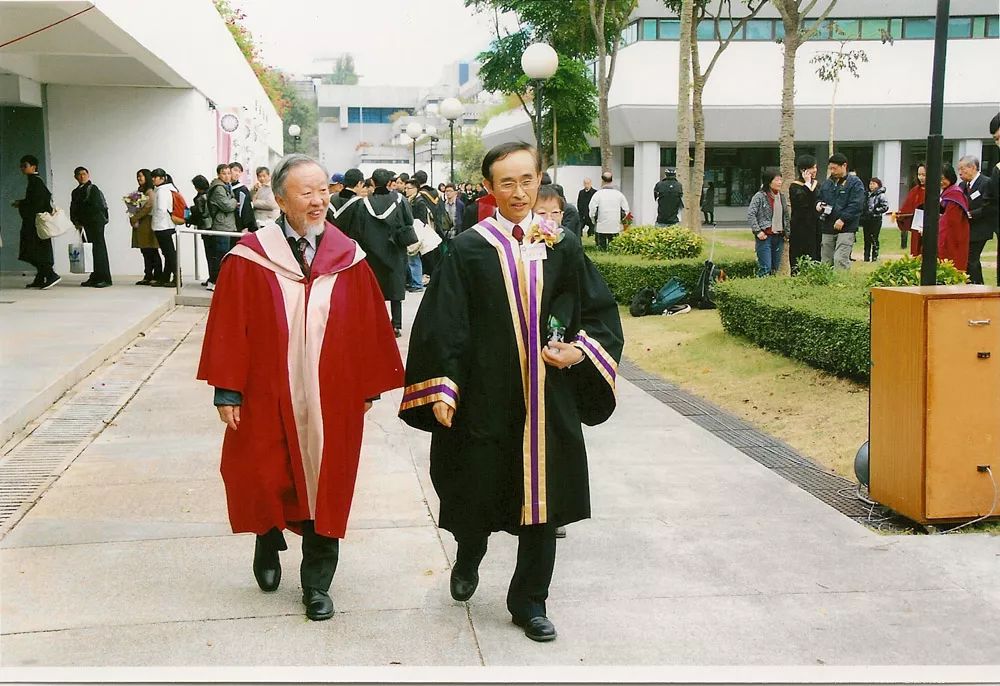 高锟获得诺贝尔奖颁奖现场,高锟多少岁患上了脑退化症