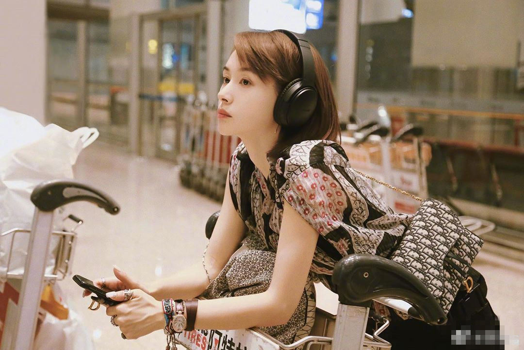 王子文巴黎时装周包包,王子文爱马仕长靴