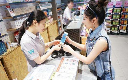 化妆品柜姐服务态度,护肤柜姐如何维护顾客