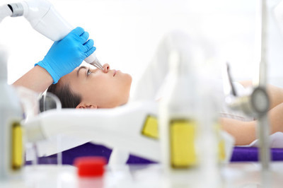 脸上刮痧祛斑最快有效方法,脸上黑色斑祛斑最有效方法