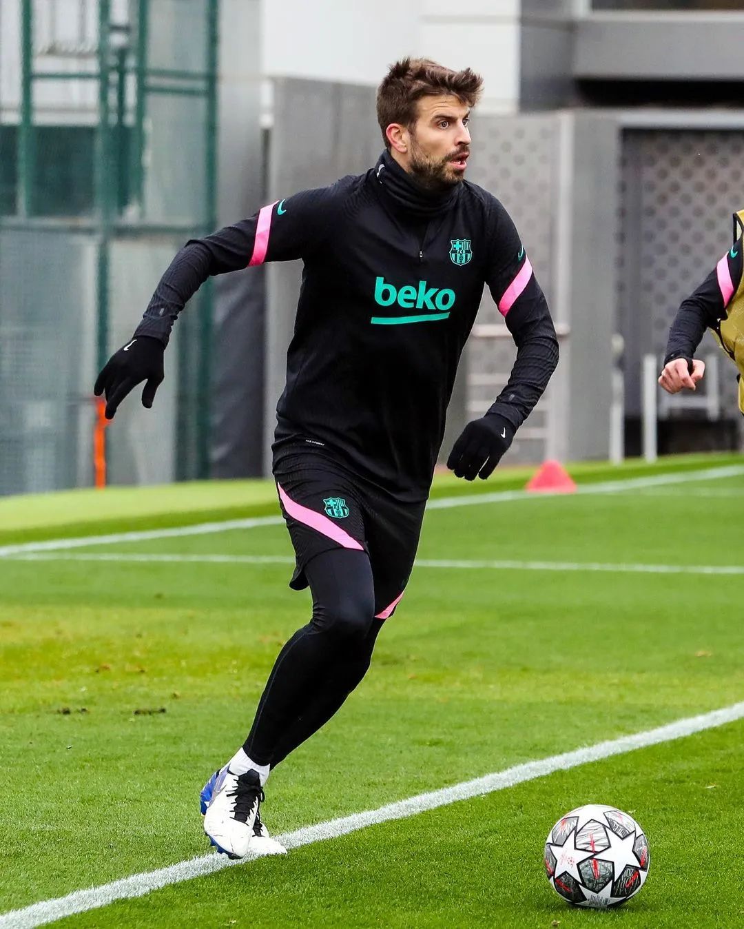 皮克巴萨欧冠,欧冠巴萨1-4巴黎皮克失落的身影