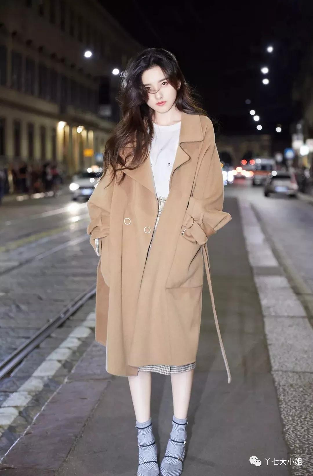 秋冬一定要穿出时髦贵气感,今年秋冬最时髦的颜色搭配