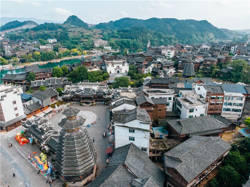 贵州除了千户苗寨还有其他玩的吗,贵州千户苗寨外的古镇