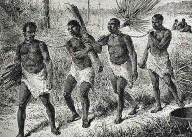 黑奴能有多惨？人贩子被当成奴隶对待，西方世界撕裂加剧