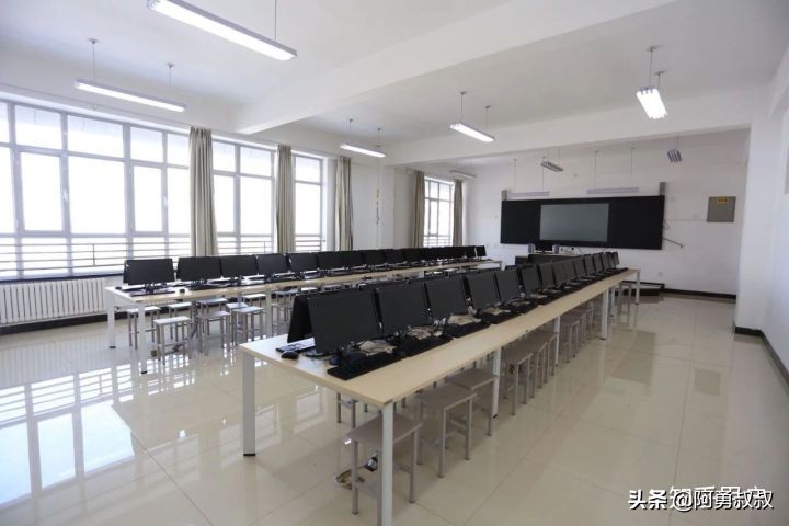 乌鲁木齐市第一职业高级中学,乌鲁木齐市第一中学官网