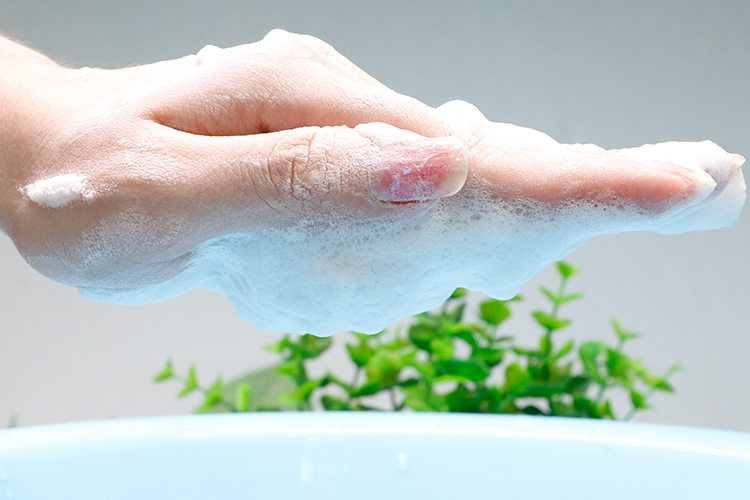 脸上皮肤需要定期做深度清洁吗,皮肤不好去医院检查什么